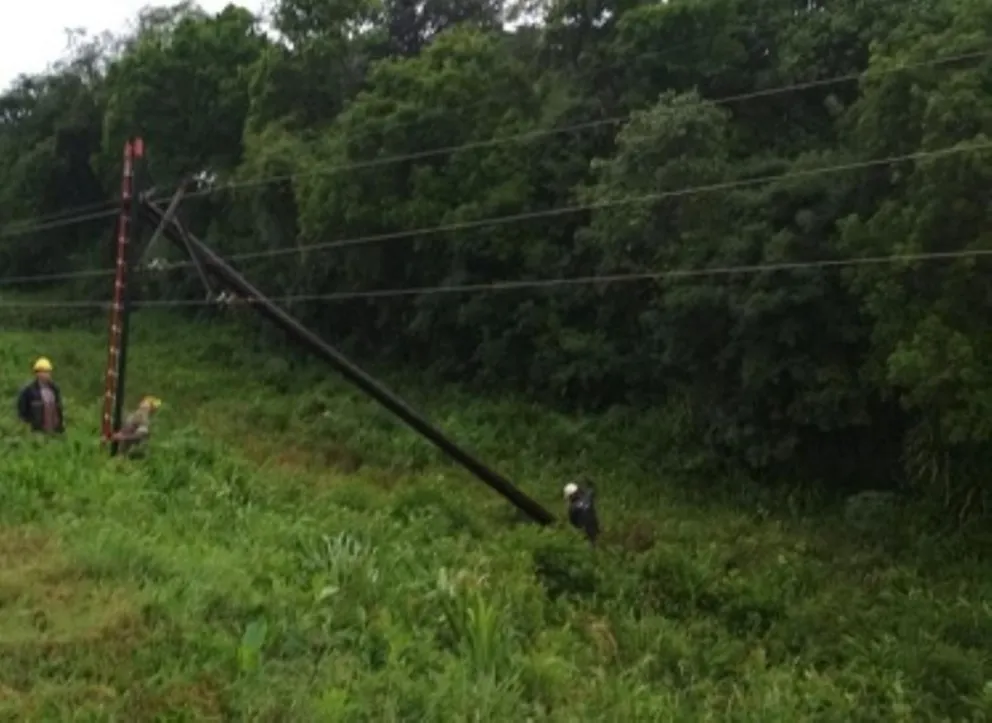 La tormenta dejó sin luz a 17 localidades y a varios barrios de Posadas