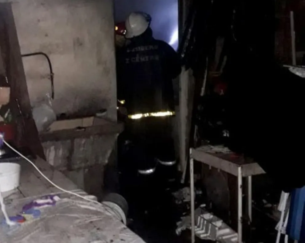 Un rayo causó el incendio de un depósito en una vivienda céntrica de Posadas