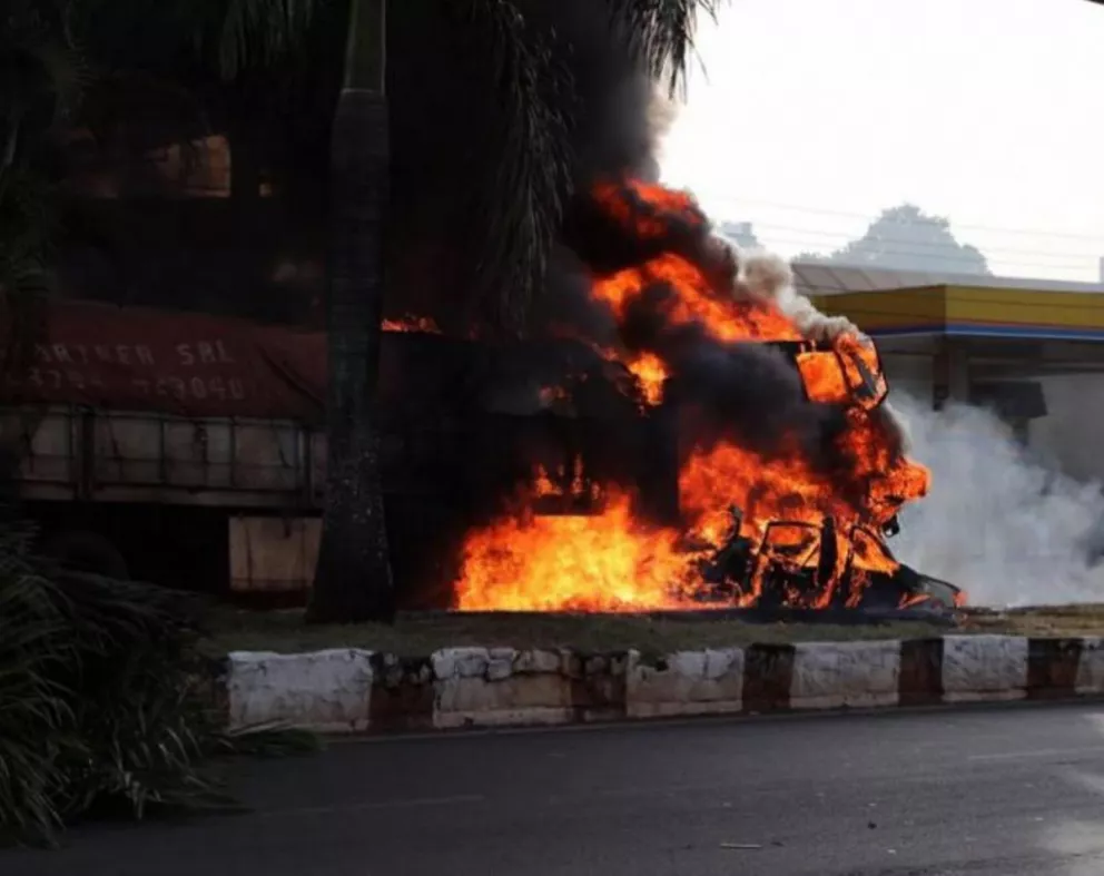 Impactante explosión en Foz: El conductor del camión es misionero y el choque dejó al menos dos muertos