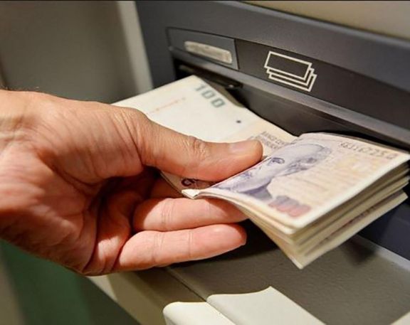 Empleados de la administración pública cobran hoy la primera cuota del bono provincial Empleados de la administración pública cobran hoy la primera cuota del bono provincial