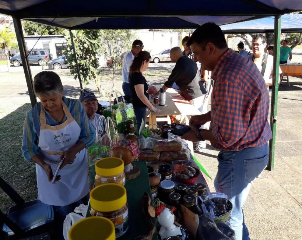 Exitosa venta de productos agroecológicos y saludables en Ituzaingó