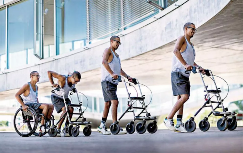 Pacientes parapléjicos vuelven a caminar con un implante  