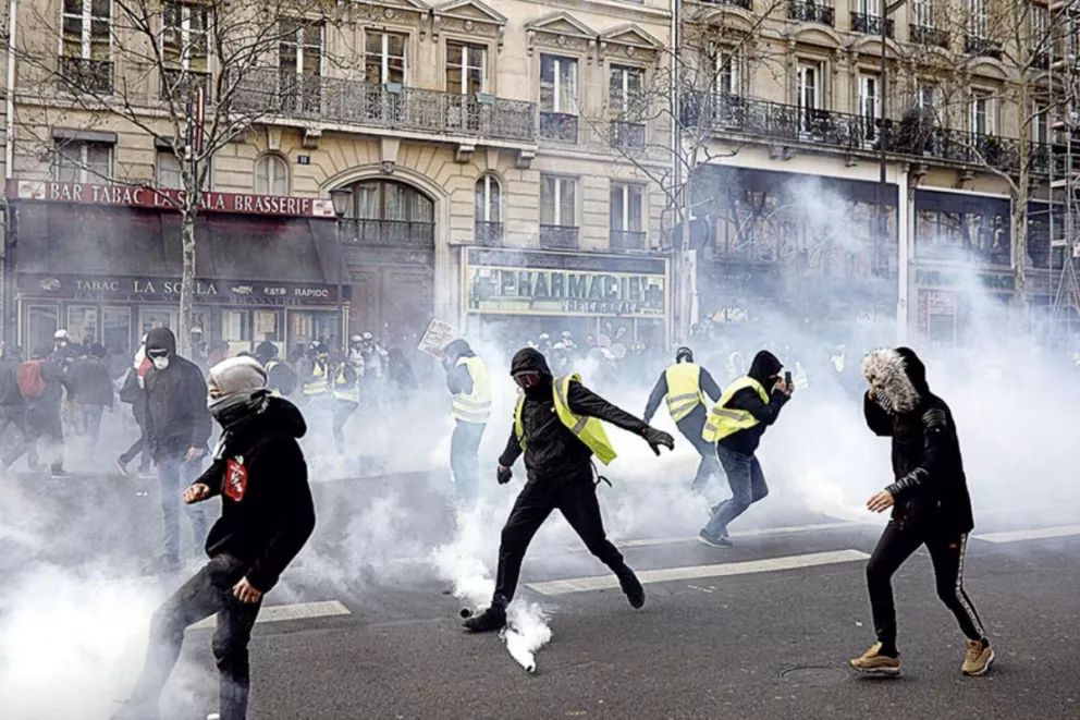 Chalecos amarillos volvieron a tomar las calles de París