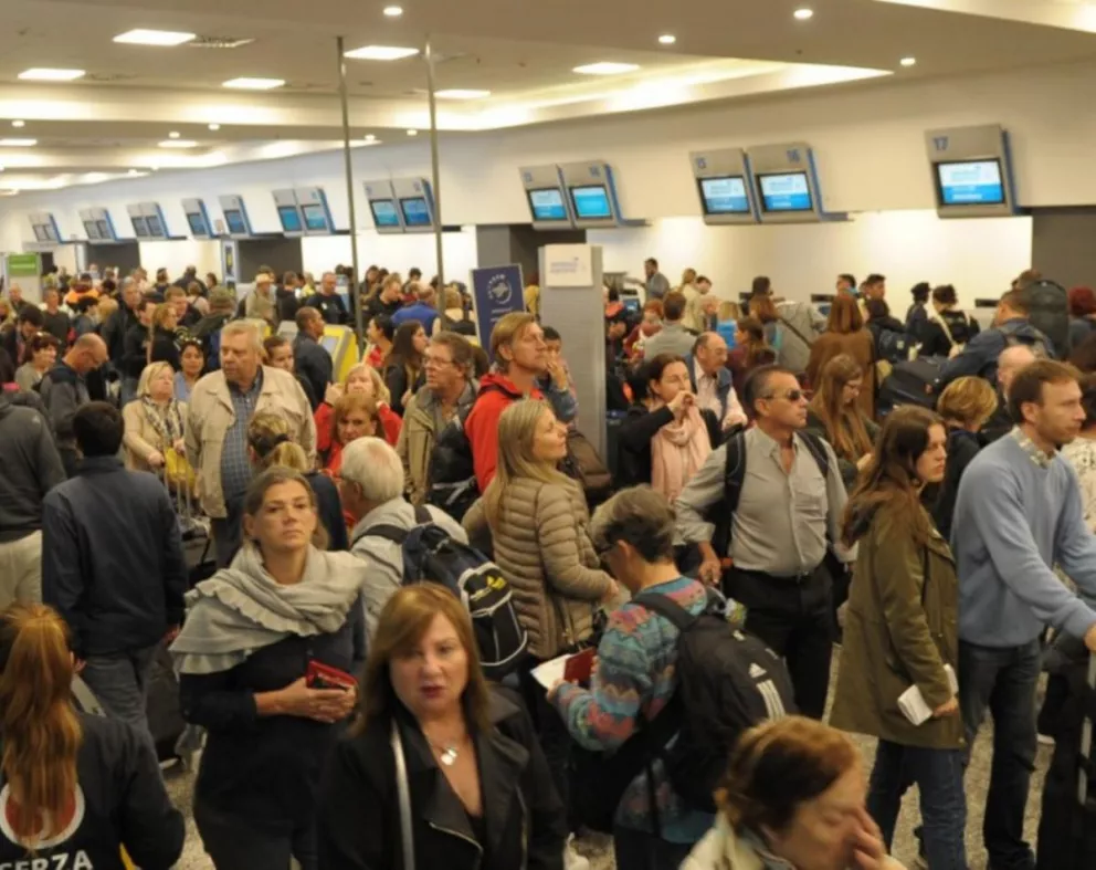 Por medida de fuerza gremial, cancelan 57 vuelos de Aerolíneas Argentinas en todo el país 