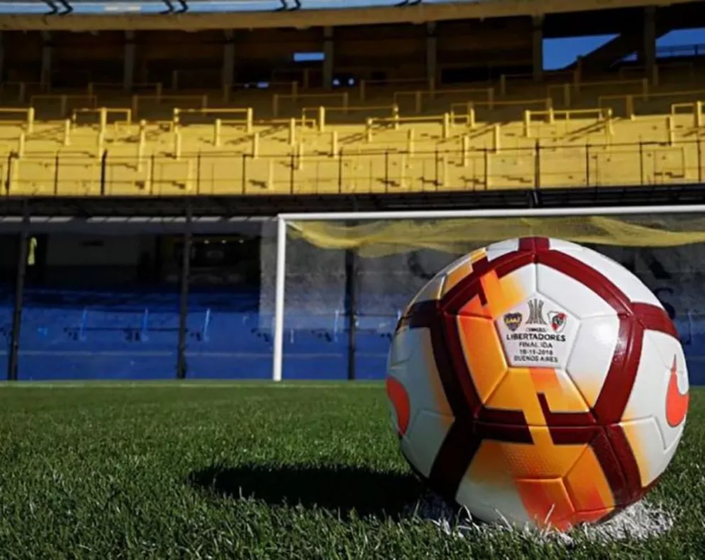 La Conmebol presentó la pelota de la Superfinal entre Boca y River