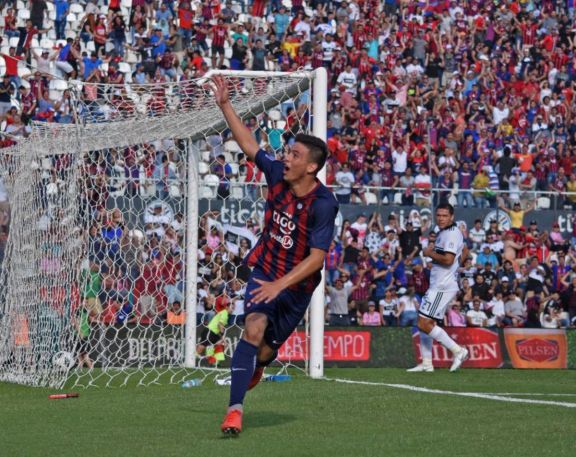 Festejo de gol en el clásico. Festejo de gol en el clásico.