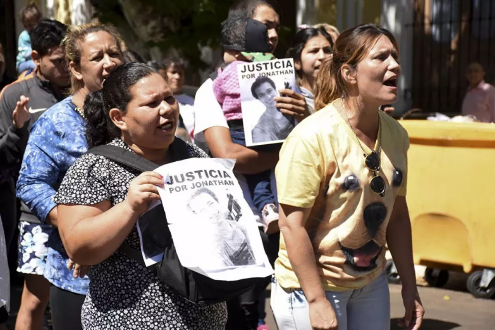 Familiares y allegados de Jonathan Ramírez marcharon en reclamo de justicia 