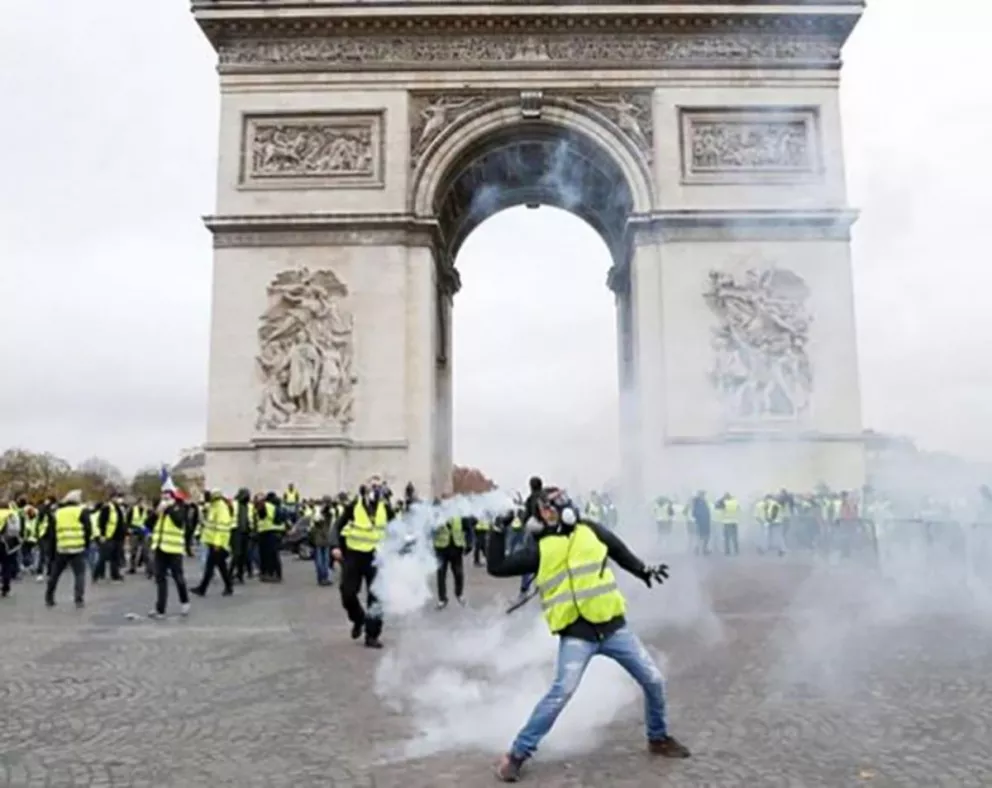 Protestas en Francia: hay más de 400 detenidos y confirmaron una muerte