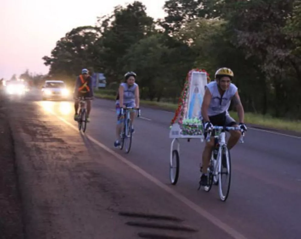 Los devotos ciclistas renuevan su fe con la Virgen de Itatí
