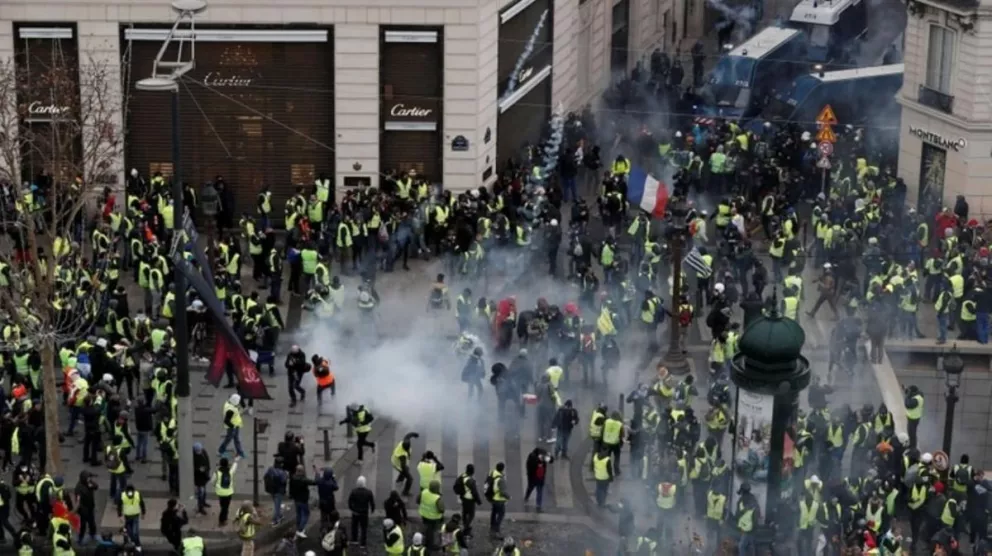 Casi 500 personas detenidas en otra protesta de los "chalecos amarillos"