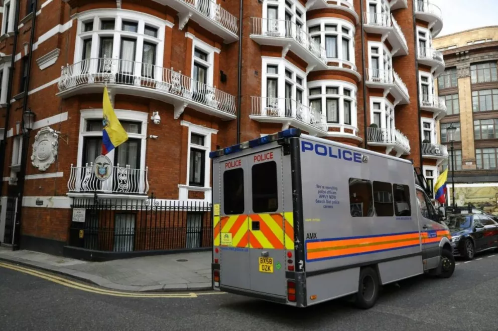 La Policía de Londres se llevó a Assange desde la embajada de Ecuadro a una dependencia policial