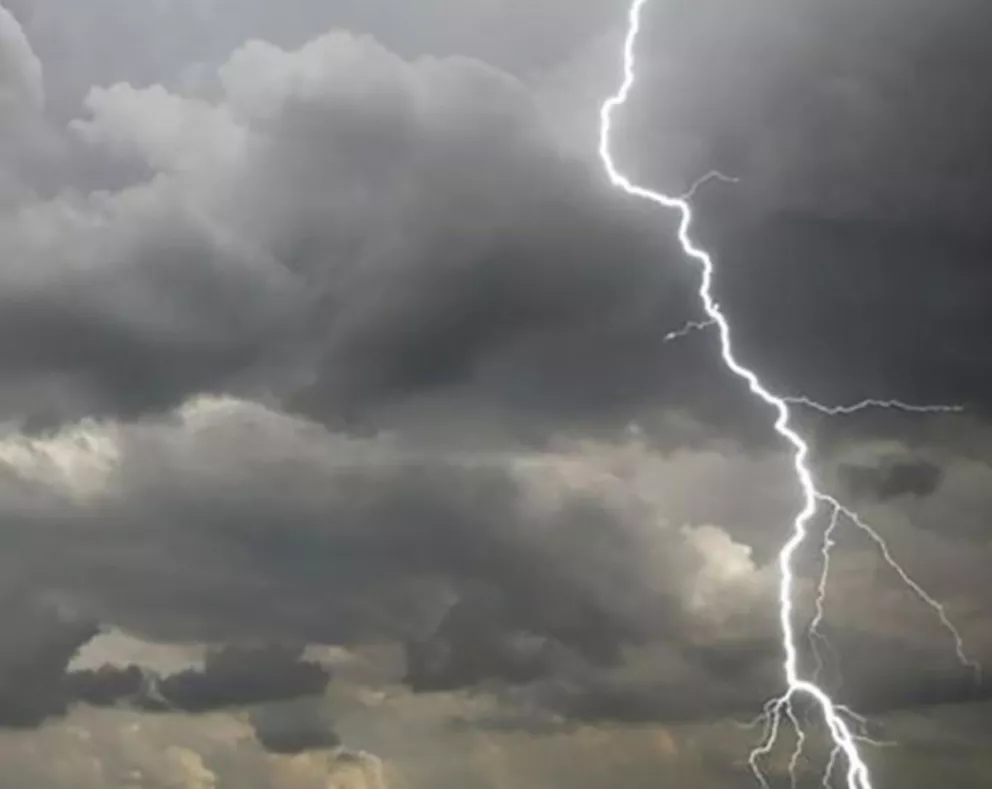 Rige advertencia meteorológica por fuertes tormentas en Misiones
