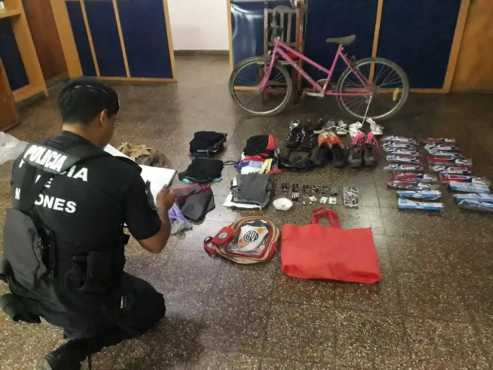 Policías recuperaron una bicicleta y otros objetos robados en Posadas, hay un detenido