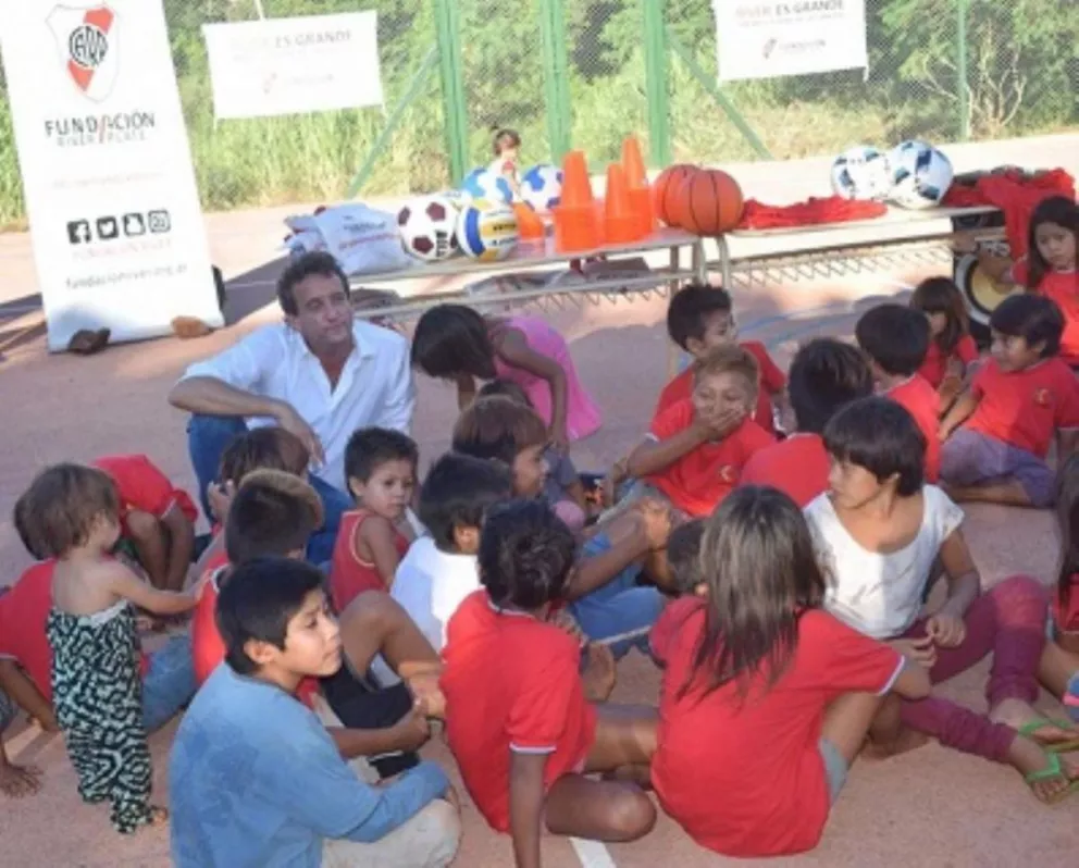 El gran gesto solidario del Pity Martínez para niños de cuatro aldeas de Puerto Iguazú 