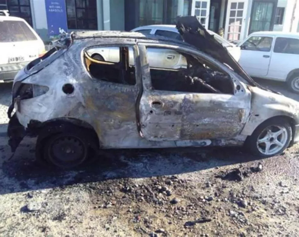 Hoy será el último adiós a Olivera y en Chubut incendiaron el auto de Nieves