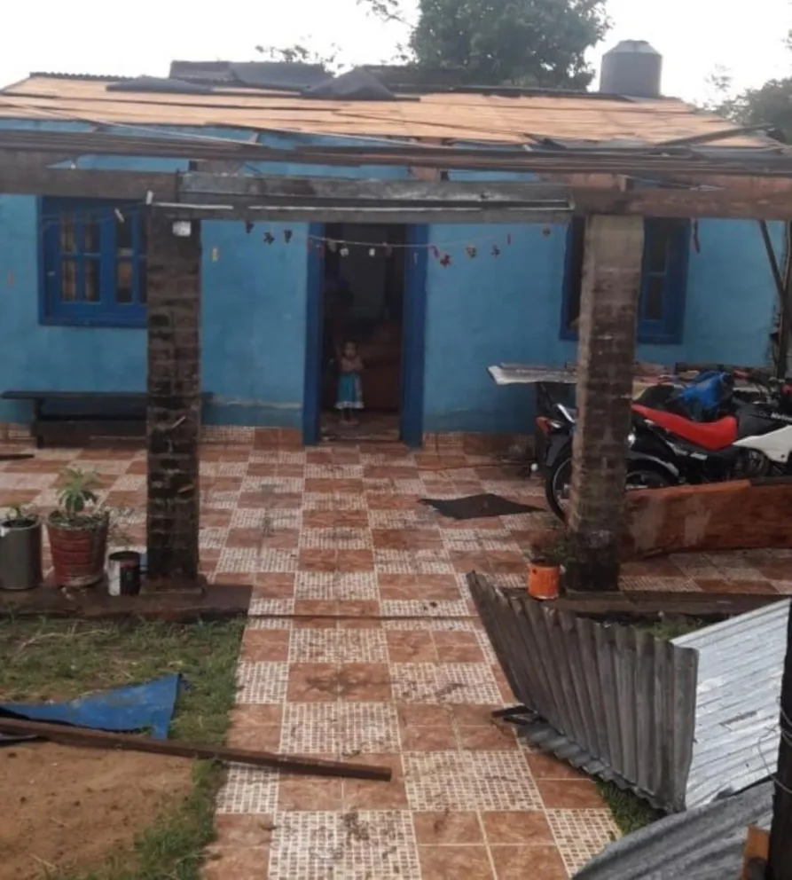 Garupá sufrió con el temporal: hay casas sin techos, árboles caídos y varios barrios sin luz