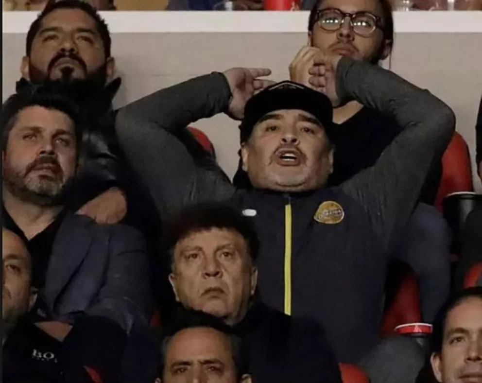 Los Dorados perdieron la final del ascenso y Diego Maradona casi se agarra a las piñas