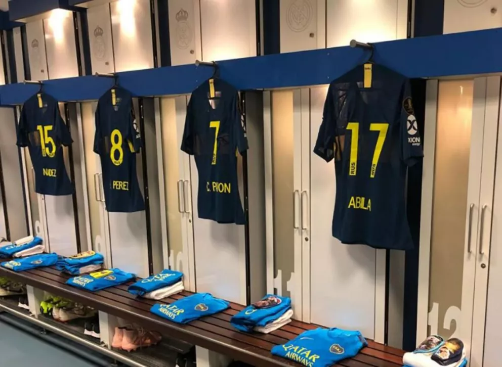 Boca colgó las camisetas en el vestuario del Real Madrid