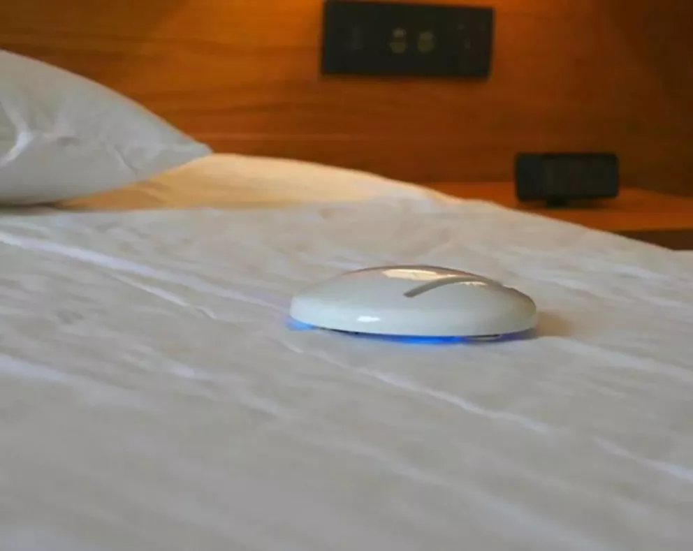 Ideal para turistas obsesivos de la higiene: ¡el robot que desinfecta tus sábanas y acolchados!