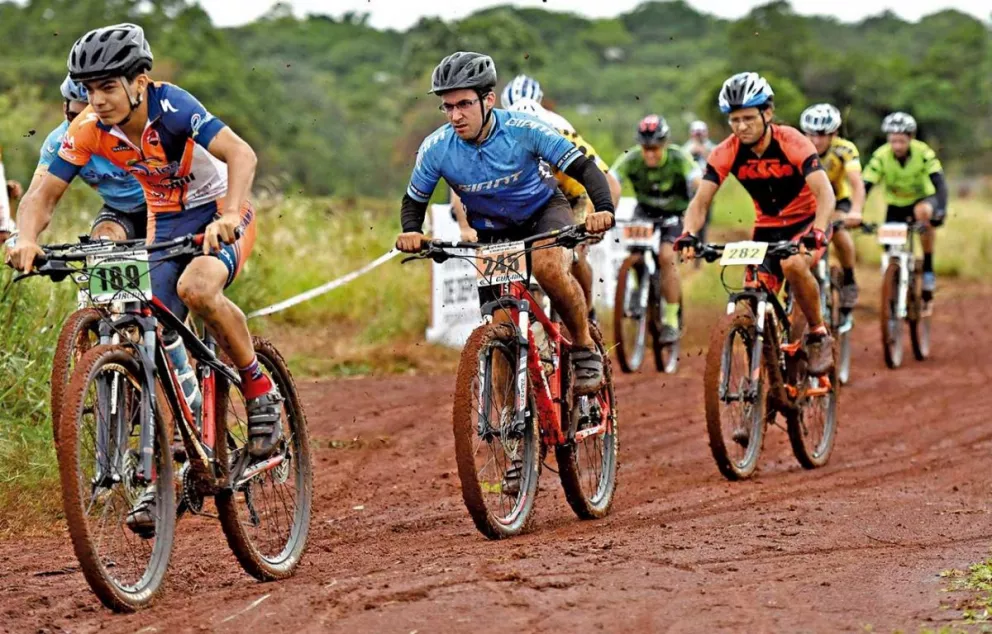 En el cierre del Misionero de Ciclismo de Montaña, Agustina Quirós y Nicolás Valdez se coronaron en la categoría Elite en el flamante circuito XCO La Laguna del Cepard