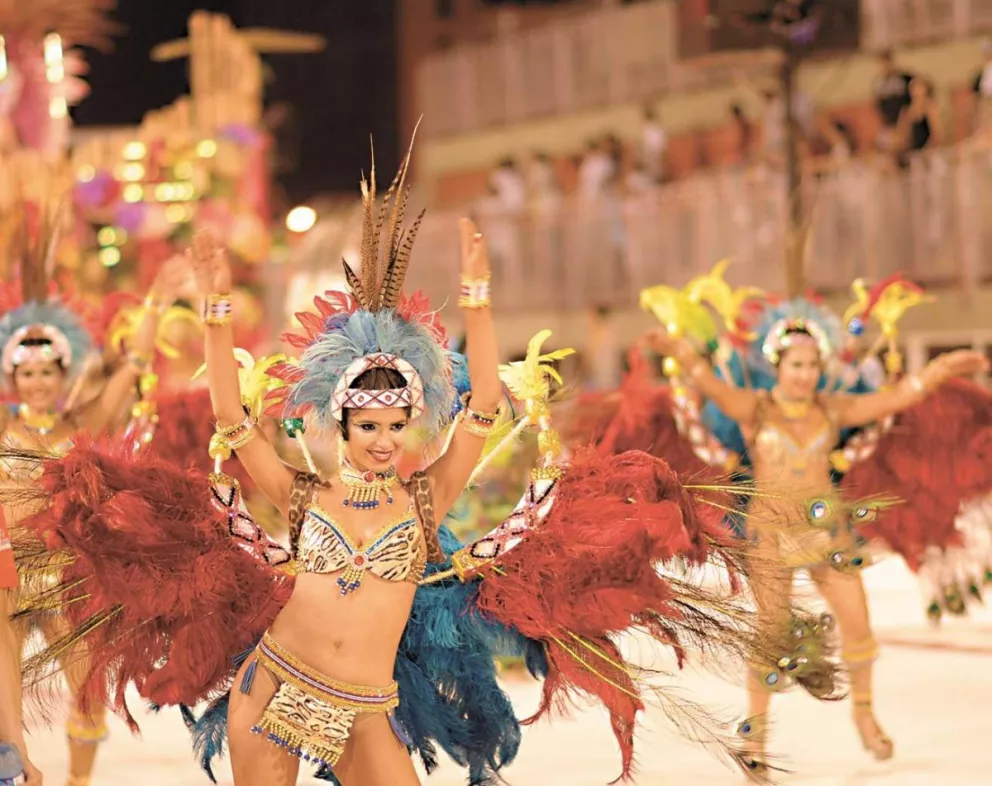 El carnaval de Encarnación se desarrolla en el sambódromo ubicado en la Costanera.
