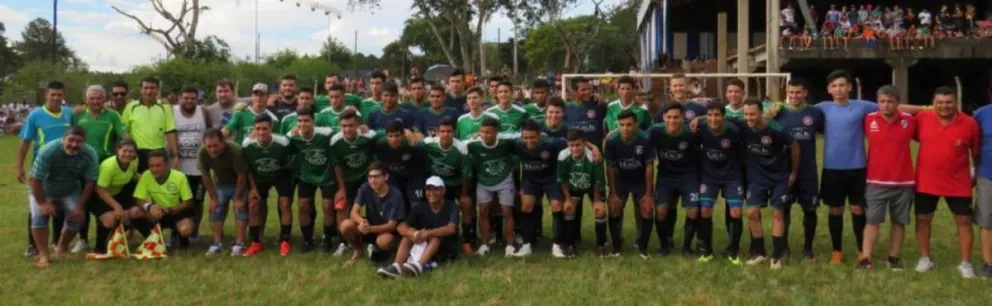Estrellas del fútbol del norte, brillaron en un encuentro solidario en Esperanza