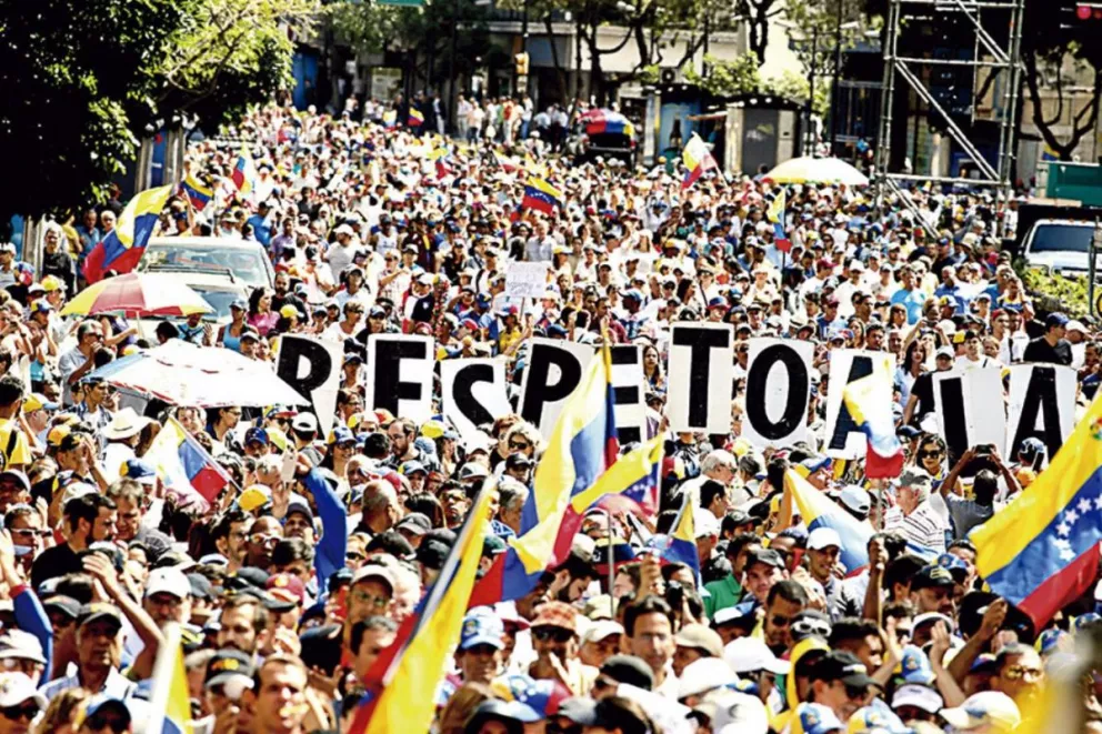 Marchas intentan quebrar el apoyo de los militares a Maduro  