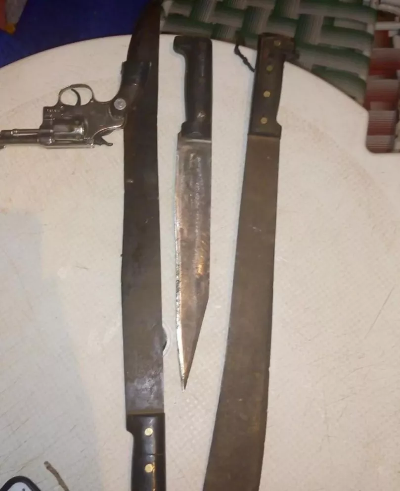 Las armas secuestradas tras la pelea en La Tablada