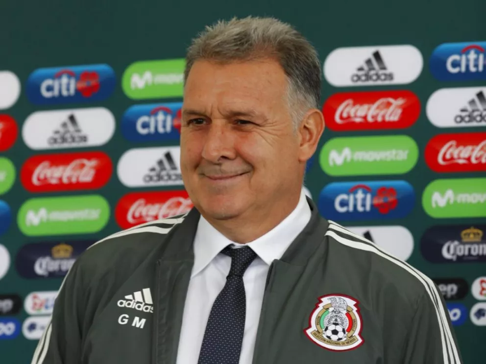 Gerardo "El Tata" Martino con el buzo de la selección mexicana