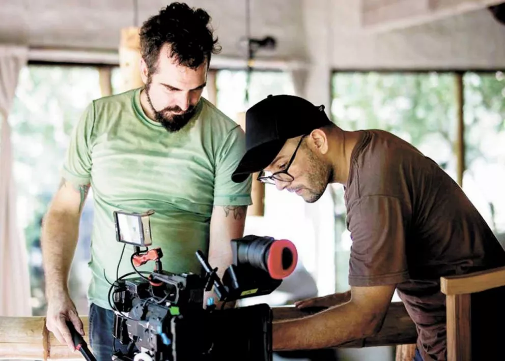 Iñaki (de remera verde) define su filme como “un drama bastante fuerte”.