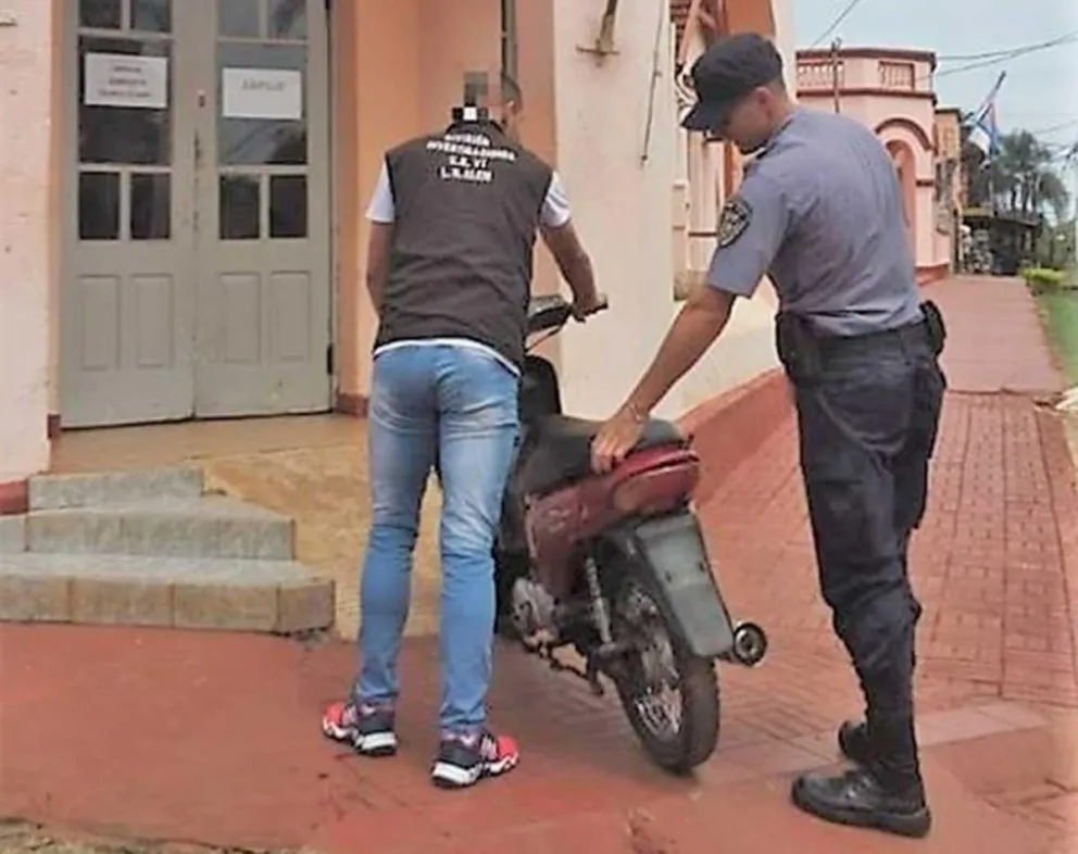 Se manejaban en una motocicleta, que quedó filmada en uno de los atracos.