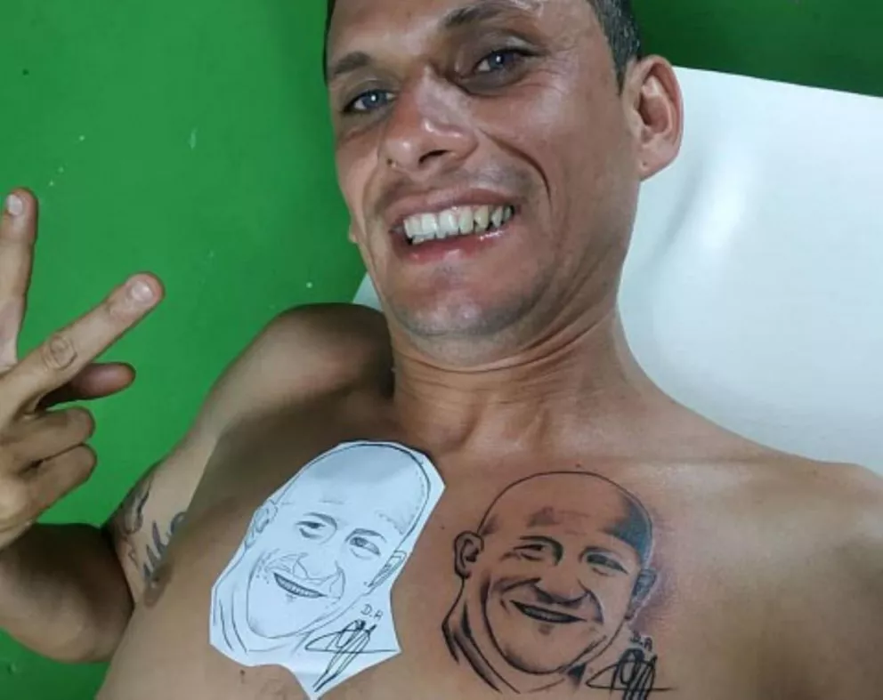 #Viral: joven de Iguazú se tatuó el rostro del intendente Filippa en el pecho