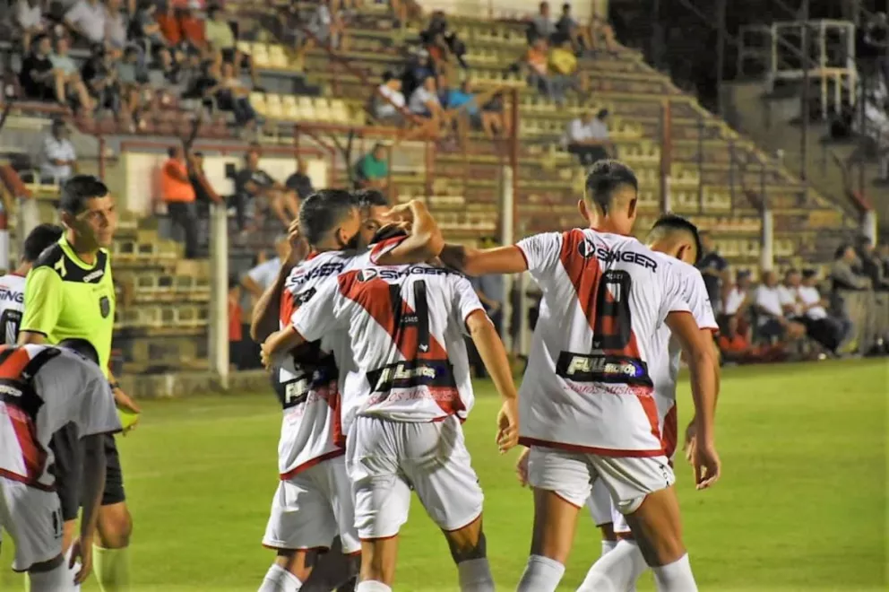 Guaraní goleó 5 a 0 a Nacional de Piray y sigue como líder