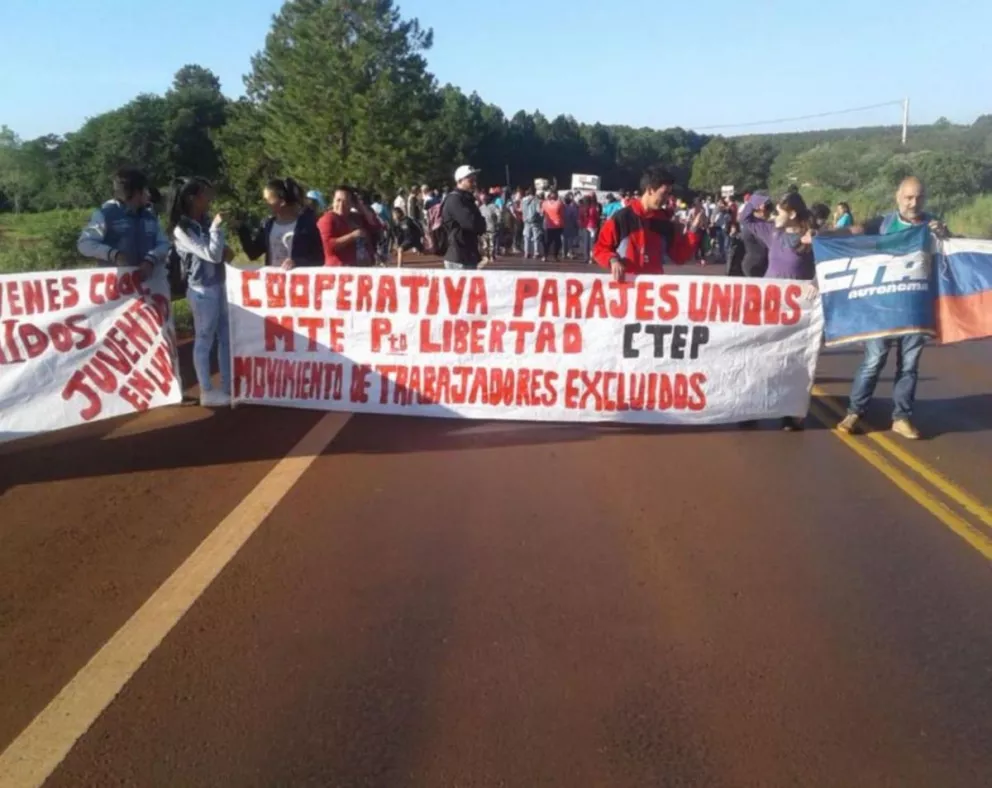 Manifestación sobre ruta nacional N°12 en reclamo por aumentos de tarifas