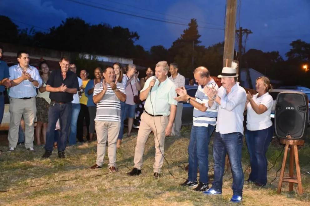 Firmaron convenio para construir un playón deportivo en el barrio los Lapachillo de Wanda