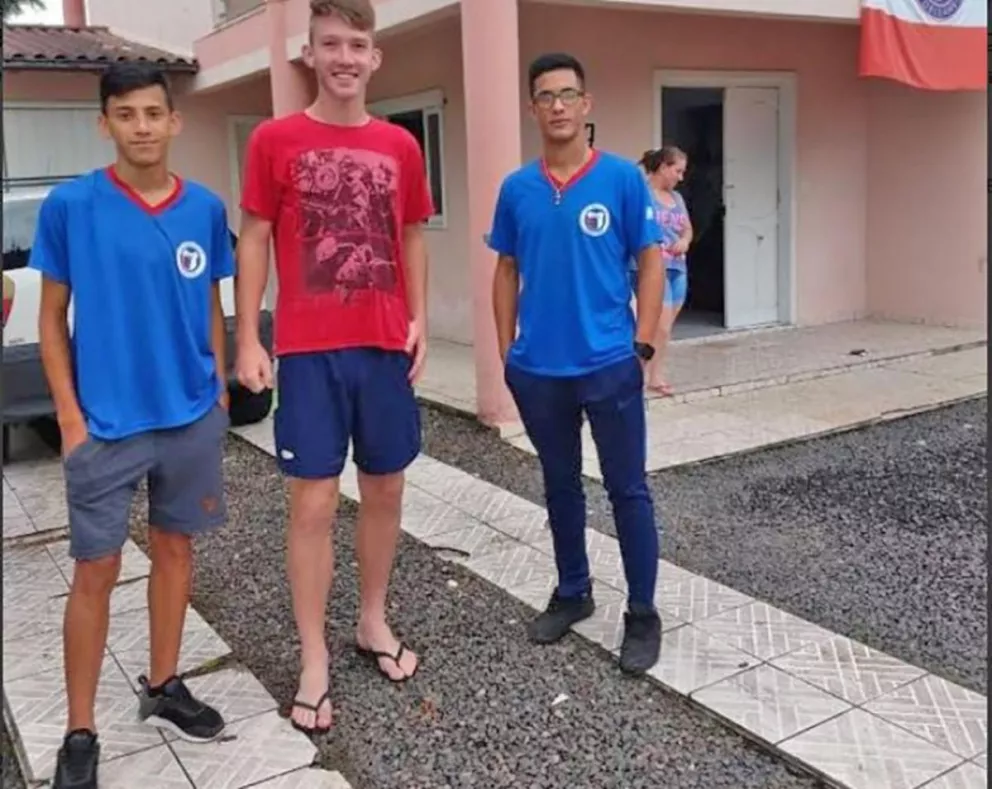 Tres futbolistas juveniles de Irigoyen emigran a Brasil a jugar en un club de ascenso