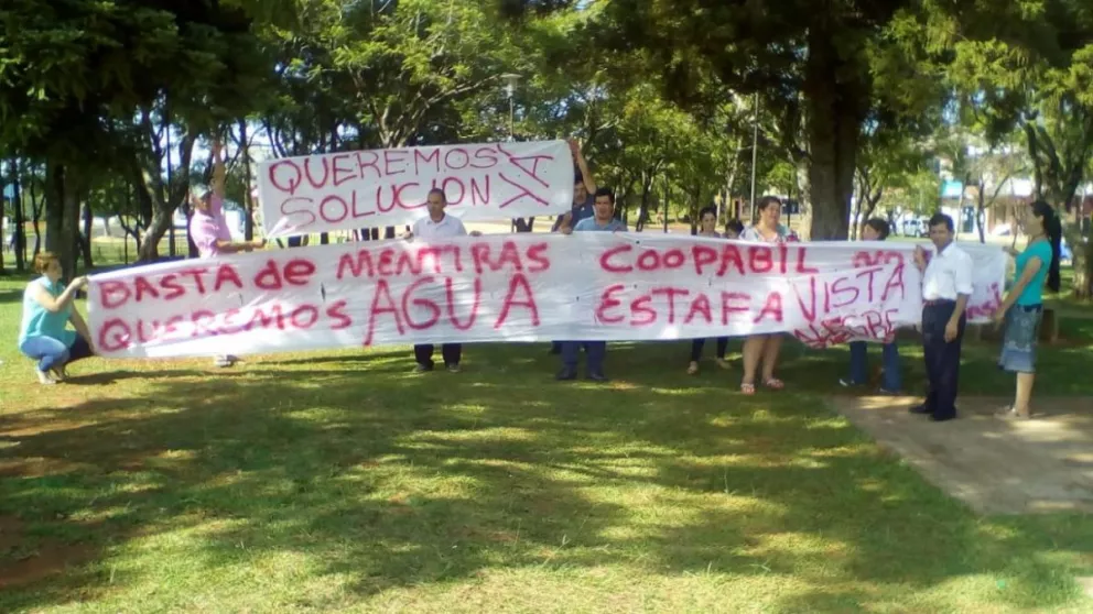 Vecinos de Bernardo de Irigoyen protestan por falta de agua potable