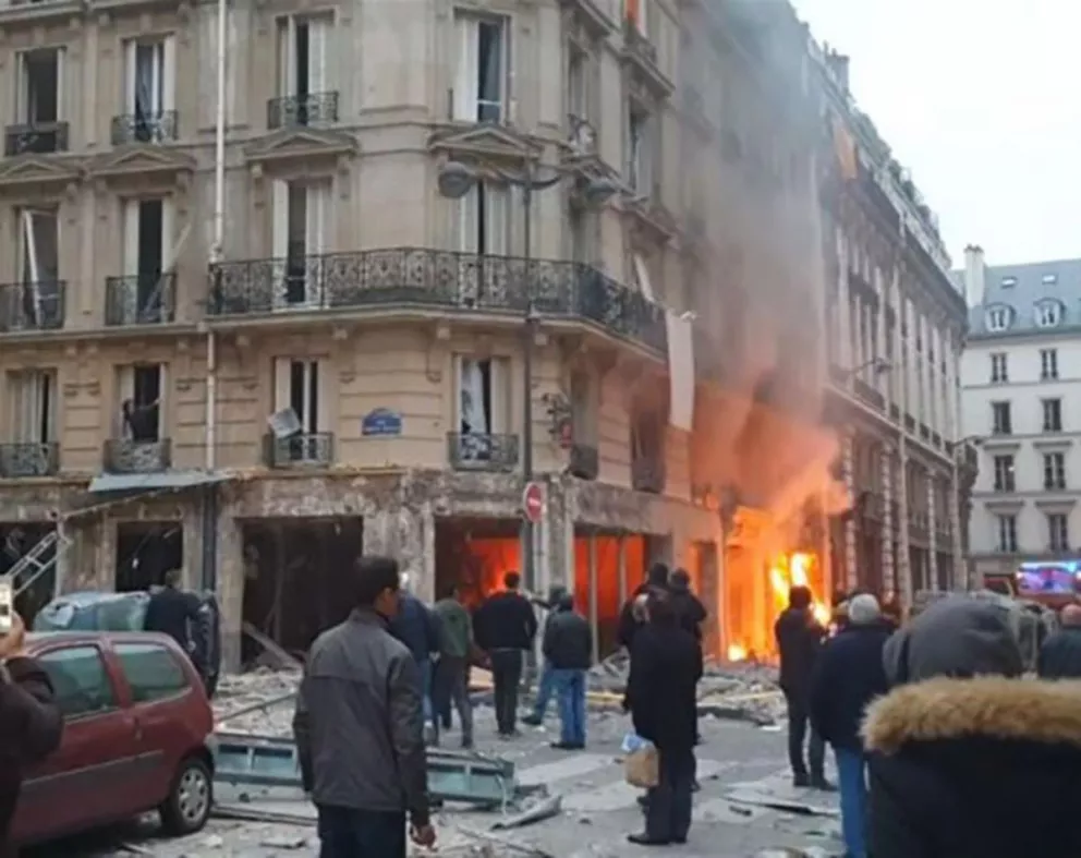 Al menos dos personas murieron y 10 heridas tras una explosión en París