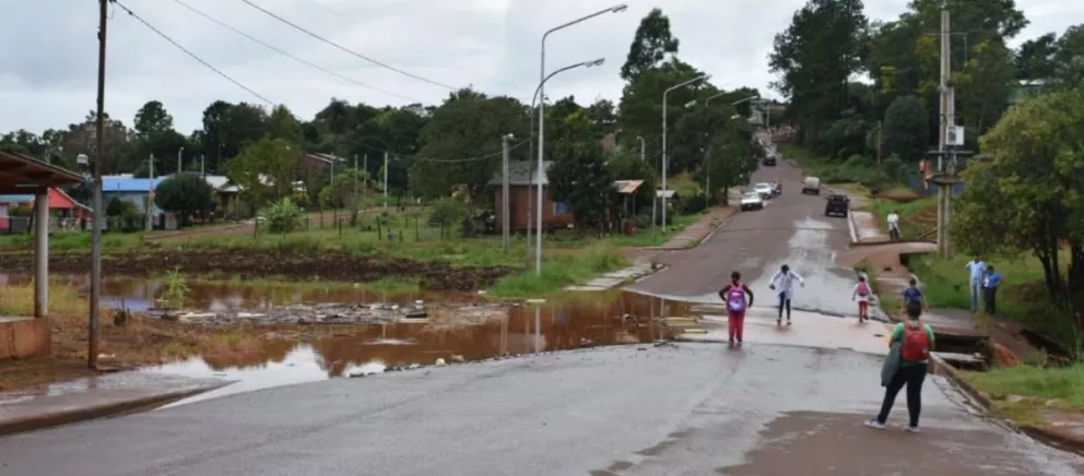 Lunes de lluvia: Peligro por desborde de arroyo en San Pedro