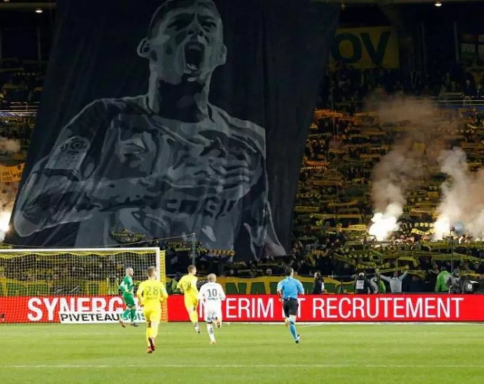 Multaron al Nantes tras los homenajes a Emiliano Sala