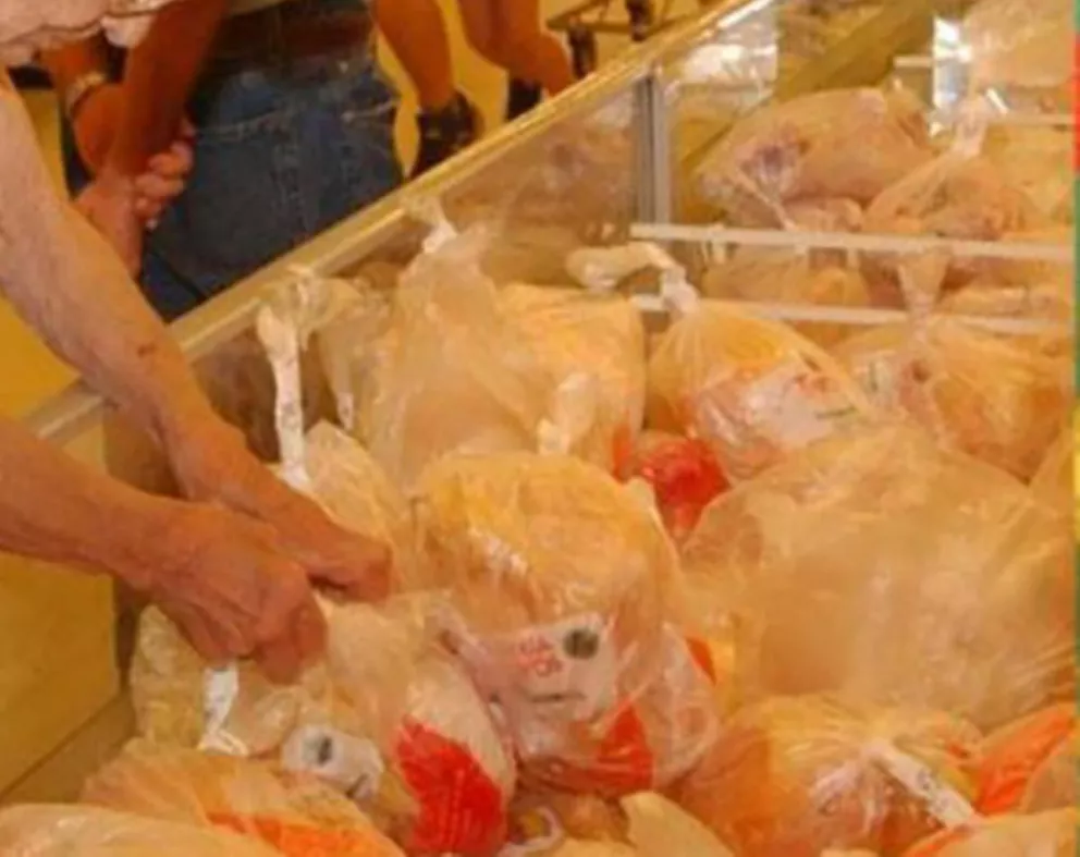 Ante la suba del precio de la carne vacuna, la gente opta por cortes de pollo y cerdo