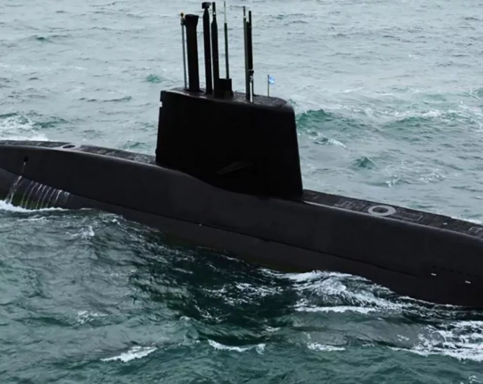 Para la Armada, el submarino ARA San Juan implosionó a 920 metros de profundidad