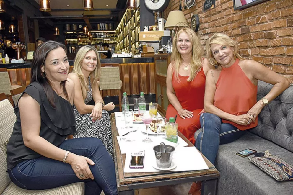 Susana Pizzutti y el triple cumpleaños de Liliana Spaciuk, Yolanda Espíndola, y Rosana Spaciuk.