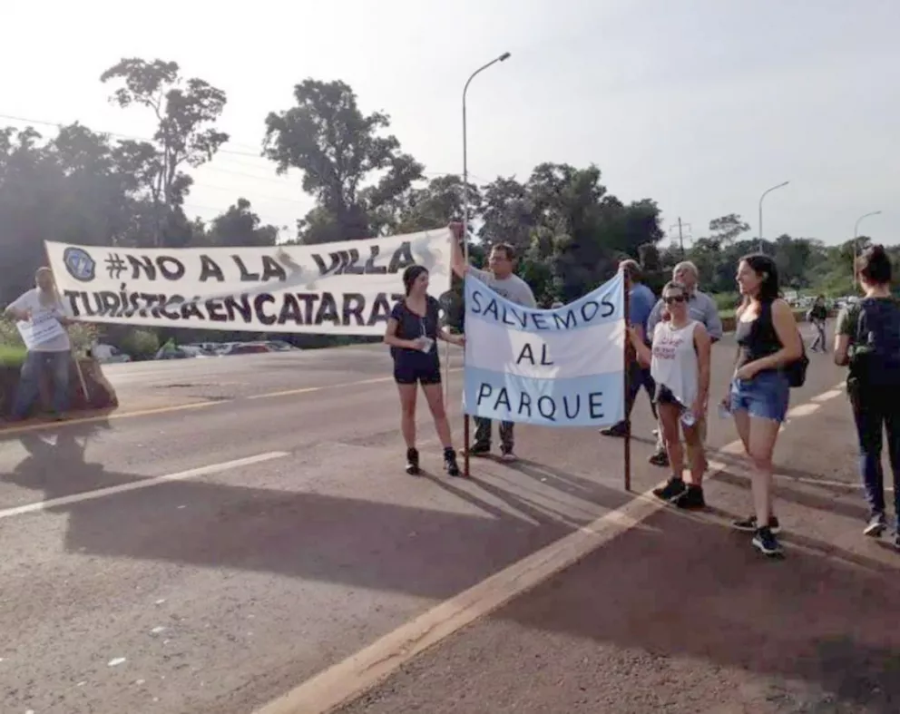 Puerto Iguazú: Vecinos autoconvocados protestan contra las Villas Turísticas