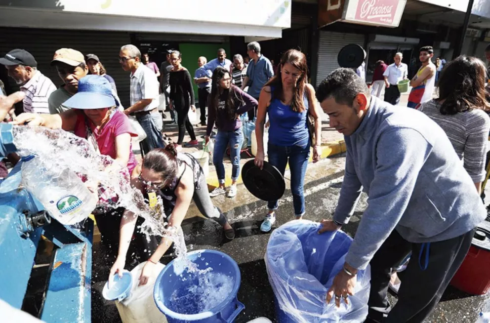 Volvió la luz a Venezuela pero  ahora escasea el agua potable