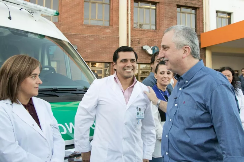 Passalacqua entregó diez ambulancias a hospitales de Posadas, Oberá, Eldorado, Puerto Iguazú y Colonia Victoria