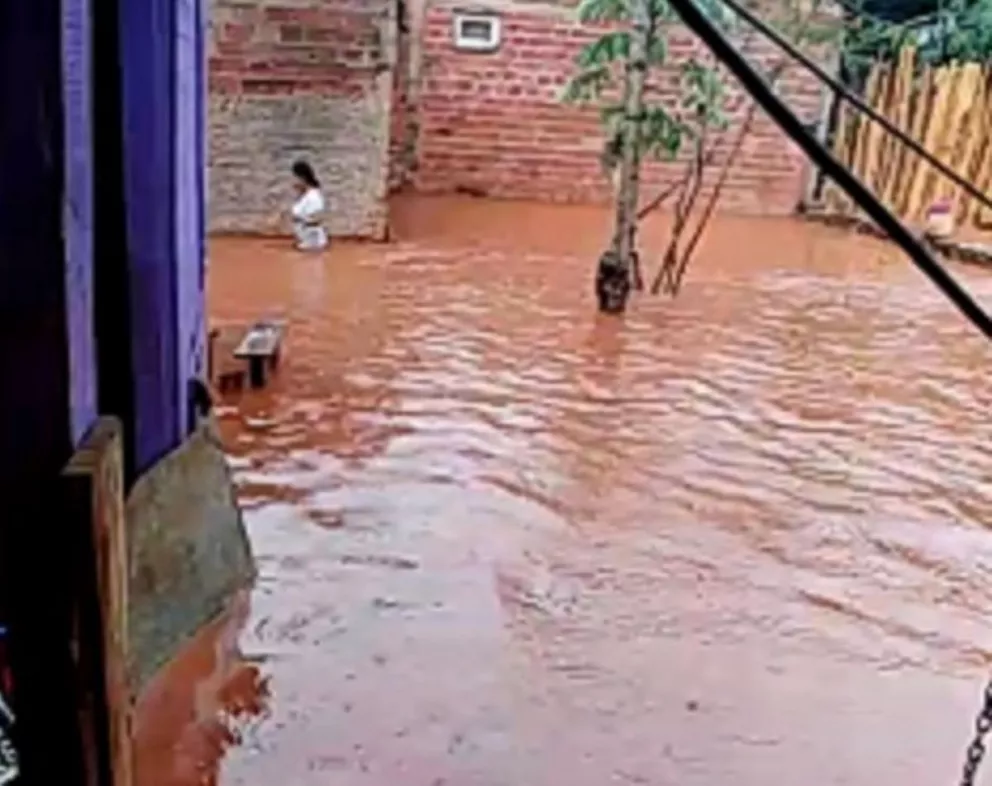 Varios barrios de Puerto Iguazú inundados por las intensas lluvias