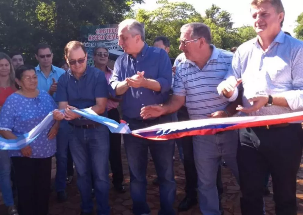 El gobernador Hugo Passalacqua inauguró acceso al cementerio en Alem