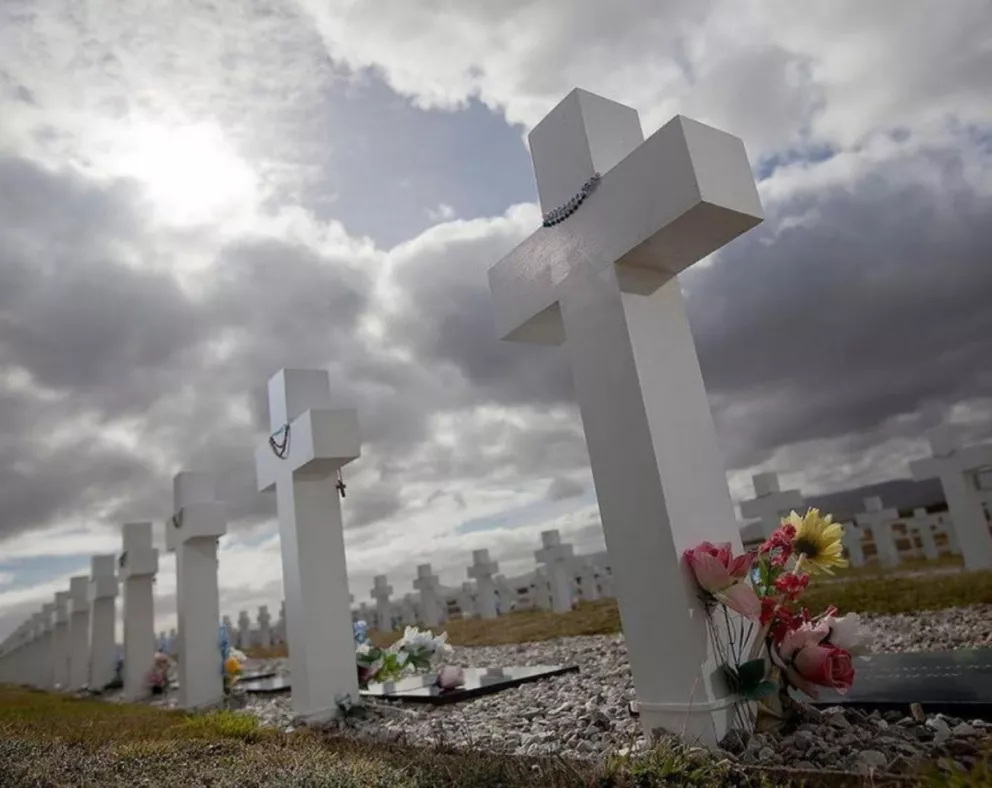 Familiares de caídos en Malvinas viajan al cementerio de Darwin