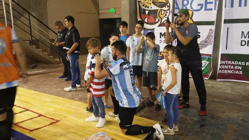 Cientos de personas disfrutaron del amistoso de la selección argentina de futsal en Iguazú